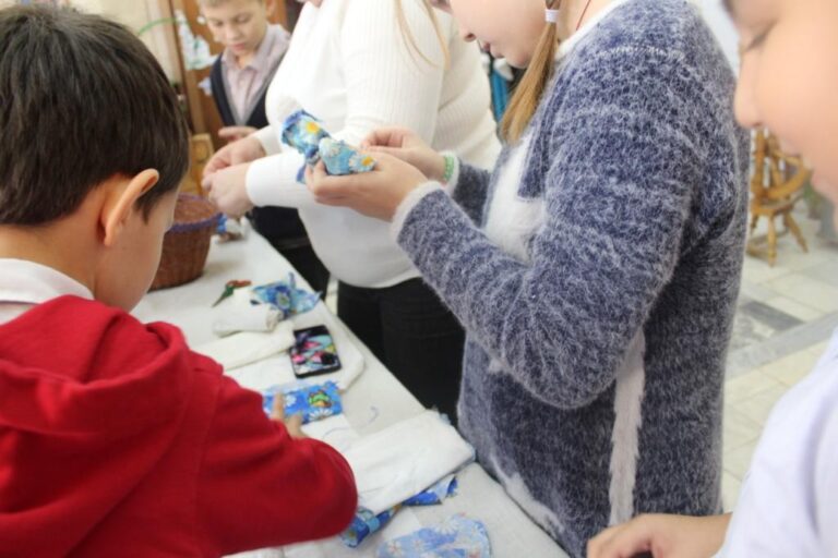 20 марта в МУК «ДК химиков» состоялась фольклорная программа для детей «В каждой избушке свои игрушки».