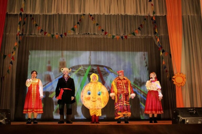 15 марта в зрительном зале МУК «ДК химиков» состоялся театрализованный концерт «Как на Масленой неделе…»